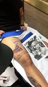 Messi ha aparecido en el entrenamiento de hoy con argentina en belo horizonte con un nuevo tatuaje. El Espectacular Nuevo Tatuaje De Gabriel Jesus En Memoria De Un Amigo Asesinado