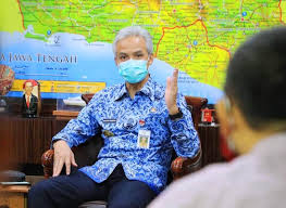 Ganjar pranowo bagikan cara membuat masker tisu. Hoaks Atau Fakta Beredar Isu Pemprov Jateng Denda Warga Yang Tak Pakai Masker Ini Kata Ganjar Pikiran Rakyat Com