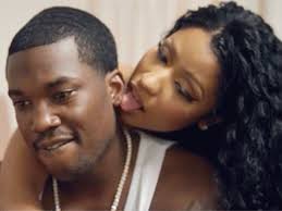 Nicki is dating meek mill and she's also drake's longtime label mate (and frequent collaborator) on young money. Nicki Minaj Nas Low Key Breakup A Timeline In Onika S Relationship Wins Losses Told In Gifs Sohh Com