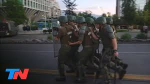 Estamos viviendo un momento histórico, no. Asi Comenzo El Toque De Queda En Chile Tn Central Youtube
