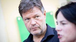 Habeck will tausende kinder in not nach deutschland holen. Robert Habeck Grunen Vorsitzender Will Nicht Kanzler Werden Privatleben Und Karriere Politik