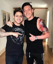 Mesut ozil gained great popularity with his talent in football. Mesut Ozil Latinoamerica Mol Ozil Has Changed The Color Of His Tattoo