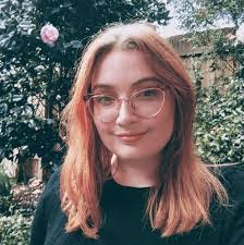 Hilary Munson's Instagram, Twitter & Facebook