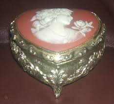 Get this piece while you can :) stamped japan and sankyo this little music box is so pretty and elegant. Vintage Sankyo Rose Gold Cameo Music Box Trinket Heart Japan Made 434942057