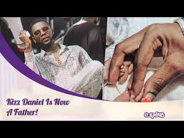 Kiss daniel has announced the arrival of his twin babies, jelani and jalil. Kizz Daniel Welcomes A Set Of Twins On His 27th Birthday Youtube