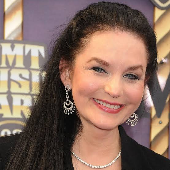 Crystal Gayle: Biography, Country Music Artist, Songs