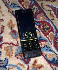 File:Motorola RIZR Z8 Front.jpg ...