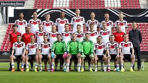 Karriere bei der deutschen funkturm Vor Deutschland Spiel Bei Der Wm Politiker Fordert Hymnen Pflicht Fur Nationalspieler Fussball Nationalmannschaft Bayern Fussball Weltmeisterschaft