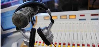 تصميم وتقديم برنامج اذاعي مدرسي مدته خمس عشرة دقيقة Http Www Seyf Educ Com 2020 07 School Radio Program 3am Html School Electronic Products Radio