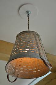 Fabriquer Une Suspension Vintage En Seau Metallique Perforee Lumiere Suspendue Diy Deco Recup Idees De Decor