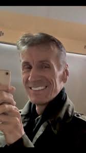 ahojte niekto popísať zoznámiť sa alebo aj ponúkam