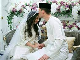 Lafaz taklik adalah lafaz talak taklik (talak tergantung) yang dibaca dan dilafazkan oleh suami selepas akad nikah dijalankan. The Princess Of Johor S Lavish Royal Wedding