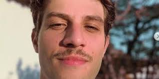 Chay Suede registra cena comovente de Laura Leiva com a filha e celebra  aniversário: “Tudo que eu amo”