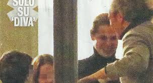 Il ragazzo ha solo 19 anni e ha rischiato di perdere la vita in seguito. Simona Ventura E Giovanni Terzi Cena A Casa Con I Rispettivi Figli