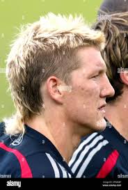Bastian Schweinsteiger mit neuer Frisur waehrend seines ersten Trainings  nach der Sommerpause beim FC Bayern Muenchen in Muenchen am Freitag, 16 .  Juli 2004. (AP Photo/Jan Pitman Stock Photo