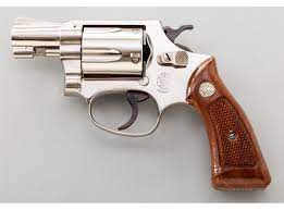 This is a smith & wesson model 36, no dash,.38 spl, 3 barrel, round butt, j frame, w/ original matching grips. Smith Wesson Model 36 Chief S Special Double Action Revolver