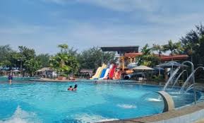 10 Kolam Renang Di Surabaya Dan Harga Tiket Masuk 2020 Yang Bagus Murah Buka Sampai Malam Waterboom Terbagus Terbaru Jejakpiknik Com