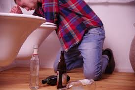 Es tritt auf, wenn sie zu viel zu schnell trinken. Alkoholvergiftung Ursachen Beschwerden Therapie Gesundpedia De