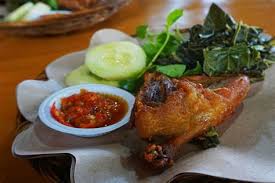 Sambal adalah istilah besar yang dalam kuliner indonesia merujuk pada saus pedas. Bikin Sambal Lalapan Cabang Purnama Bebek Goreng Enak Di Solo Tekstur Empuk Dengan Cita Rasa Hai Teman2 Kali Ini Yang Saya Makan Adalah Lalapan Ayam Kampung Dan Pare Mentah