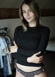 Eva Oopsy dancing to Sway - hypnotic moves