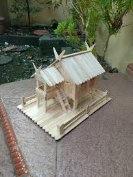 Selain mengasyikan kerajinan tangan dari stik es krim memiliki banyak sekali kegunaannya, diantaranya bisa dibuat untuk hiasan, tempat smartphone, dan sebagainya. Jual Prakarya Maket Miniatur Rumah Adat Bugis Dari Stik Es Krim Di Lapak Rafkizaf Bukalapak
