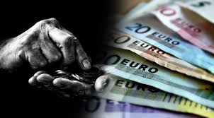 Όπως αναφέρει η εφημερίδα τα νεα, στις 9 ιουλίου θα καταβληθούν τα αναδρομικά 8 μηνών από τις αυξήσεις επικουρικής σύνταξης για το διάστημα από τον οκτώβριο του 2019 έως και τον μάιο του 2020. Anadromika Oi Telikes Ay3hseis Gia 900 000 Kyries Synta3eis Pinakes