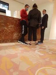 احتفلت الفنانة المصرية حلا شيحة، أمس الاثنين، بعقد قرانها على الداعية معز مسعود، بأحد فنادق القاهرة. Ø¨Ø¹Ø¯ Ø§Ø¹ØªØ±Ø§ÙÙ‡Ù…Ø§ Ø¨Ø­Ø¨Ù‡Ù…Ø§ ØµÙˆØ± Ø¬Ø¯ÙŠØ¯Ø© ØªØ¬Ù…Ø¹ Ø­Ù„Ø§ Ø´ÙŠØ­Ø© ÙˆÙ…Ø¹Ø² Ù…Ø³Ø¹ÙˆØ¯ Ø¯Ø§Ø®Ù„ Ø£Ø­Ø¯ Ø§Ù„ÙÙ†Ø§Ø¯Ù‚ Ø´Ø§Ù‡Ø¯ Ø£Ù‡Ù„ Ø§Ù„Ø¨Ù„Ø¯