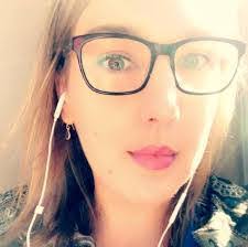 Elise Geyer's Instagram, Twitter & Facebook