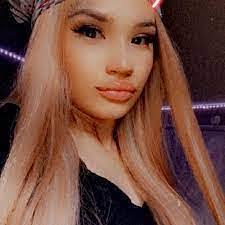 Brooke Nickles's Instagram, Twitter & Facebook