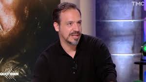 Jump to navigation jump to search. 2021 Alexandre Astier His Improbable Gift To Thomas Pesquet Before The Release Of The Film Kaamelott Femme Actuelle Le Mag