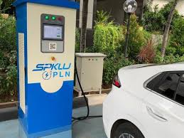 Setelah pengisian daya perangkat selesai, lepaskan pengisi daya dari perangkat dan stopkontak. Wah Ternyata Ri Punya 62 Stasiun Charging Kendaraan Listrik
