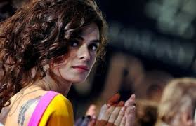 Özge özpirinçci is a turkish television and movie actress. Ozge Ozpirincci Yi Yalniz Birakmadigin Icin Tesekkurler Turkiye Burcu Karakas Bianet