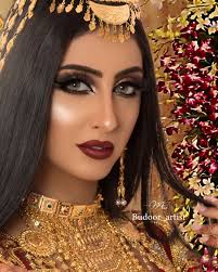 مرحبا الساع الجلسه تصويري مع المصممه الاماراتية شمسه المهيري Shamsaalmehairi و ميكب ارتست العسل Budoor Artis Beautiful Eyes Glowing Makeup Hair Beauty