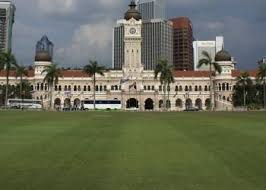 Situated in front of the famous sultan abdul samad building, it is a popular sightseeing spot with with buildings like the national textile museum and city gallery surrounding it. Merdeka Square Dataran Merdeka Kuala Lumpur Malaysia Tourist Travel Guide Kuala Lumpur Royal Selangor Selangor