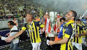 Fenerbahce muzesinden kupa calmaya calisan trabzonsporluya hapis. Fenerbahce Nin Muzesi Kupaya Hasret Kaldi
