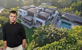 Matt Damon Quietly Selling Pacific Palisades Compound Just Like Bestie Ben Affleck Celebrity Houses Celebrity Real Estate Celebrity Mansions