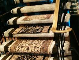 Le Tapis Pour Escalier En 52 Photos Inspirantes Tapis Escalier Moquette Escalier Escalier