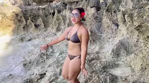 BIKINI BLUE POINT, MENEMBUS DERASNYA OMBAK DEMI MENDAPATKAN SPOT  TERSEMBUNYI DIBALIK TEBING ULUWATU. - Video Dailymotion