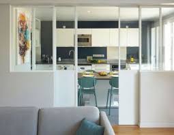 Cuisine Fermee 24 Raisons De Succomber A Ce Retour De Tendance Cuisine Fermee Separation Cuisine Salon Idee Cuisine Ouverte