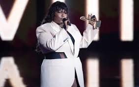 En france, je me suis sentie blâmée pour ce que j'étais. Yseult Sa Performance Poignante Et Engagee Aux Victoires De La Musique Madame Figaro