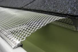 Mesh Gutter Guards Are Sheets Filled With Holes That Cover The Gutter And Are Mounted Under The Shingles And Over Th Ahorro De Agua Techos Para Autos Canalones