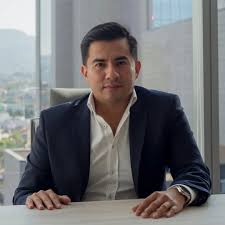 Especialista en Columna y Ortopedia. Dr. Frias