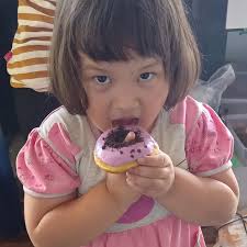 Pipiku yang bulat seperti kue donat 😁 Donat kentang endullitah donatnya  gak eneg satu kurang banget 📍jl. Habiproyo no. 38 kendal (utara bangjo  kendal depan planet ban) Wa 089616859914 BUKA SENIN -