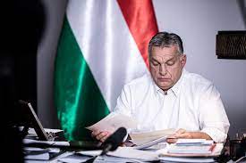 Orbán viktor a beszélgetés elején azt mondta, hogy ülésezett az operatív törzs. Eloben Orban Viktor Rendkivuli Bejelentese A Koronavirus Jarvany Miatti Szigoritasokrol Video