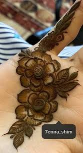 Pin By Nishuwa N On Henna Designs In 2020 Floral Henna Designs Rose Mehndi Designs Mehndi Art Designs
