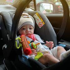 Lebenjahres oder einer körpergröße von mindestens 1,50 m müssen kinder im auto zusätzlich mit einem geeigneten kindersitz gesichert werden. Kinder Auf Beifahrersitz Sind Kindersitze Vorne Erlaubt Adac