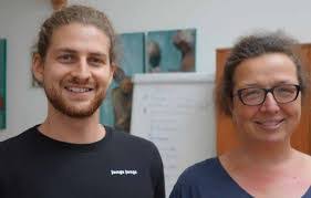 Lisa Kretz's Instagram, Twitter & Facebook