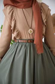 Pin By Afagh Br On Gaya Remaja In 2020 Muslim Fashion Dress Muslim Fashion Outfits Muslimah Fashion Outfits