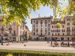 Durch eine schwere, klassische haustüre gelangt man in das historische haus und trifft in der oberen etage auf dieses komplett, modern sanierte apartment. Die 10 Besten Hotels In Como Italien Ab 68