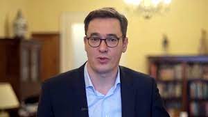 Karácsony gergely a kevéssé fontos kérdésekben megpendíti baloldaliságát, de ő is tudja: Karacsony Bejelentkezett A Kormanyfoi Posztra Napi Hu